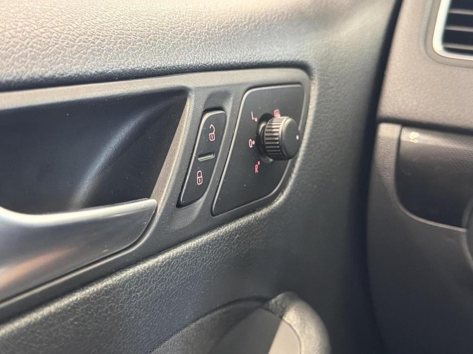 VOLKSWAGEN Jetta 2013