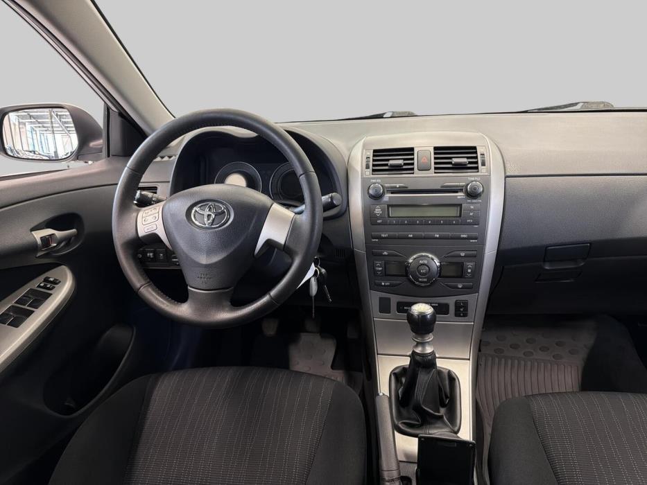 TOYOTA Corolla 2010