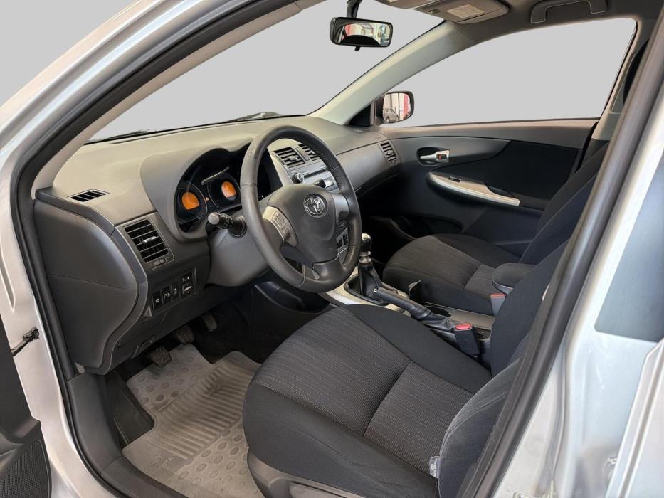 TOYOTA Corolla 2010
