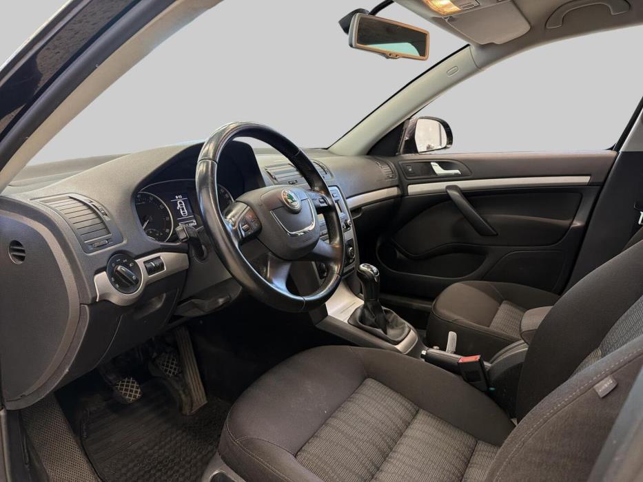 SKODA Octavia 2012