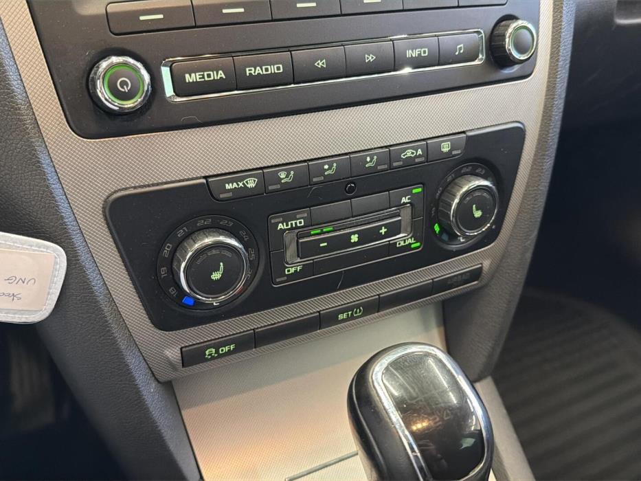 SKODA Octavia 2012