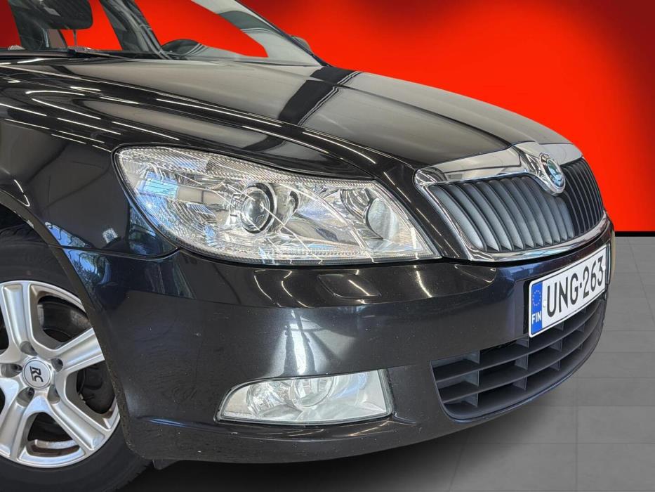 SKODA Octavia 2012
