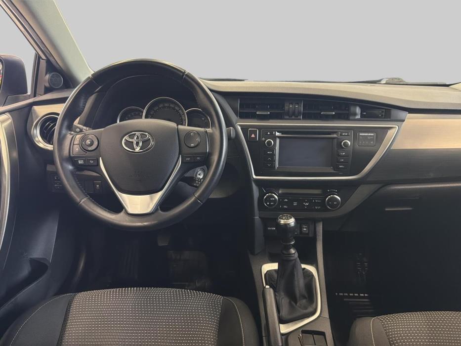 TOYOTA Auris 2013