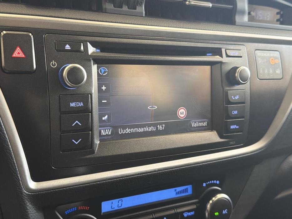 TOYOTA Auris 2013