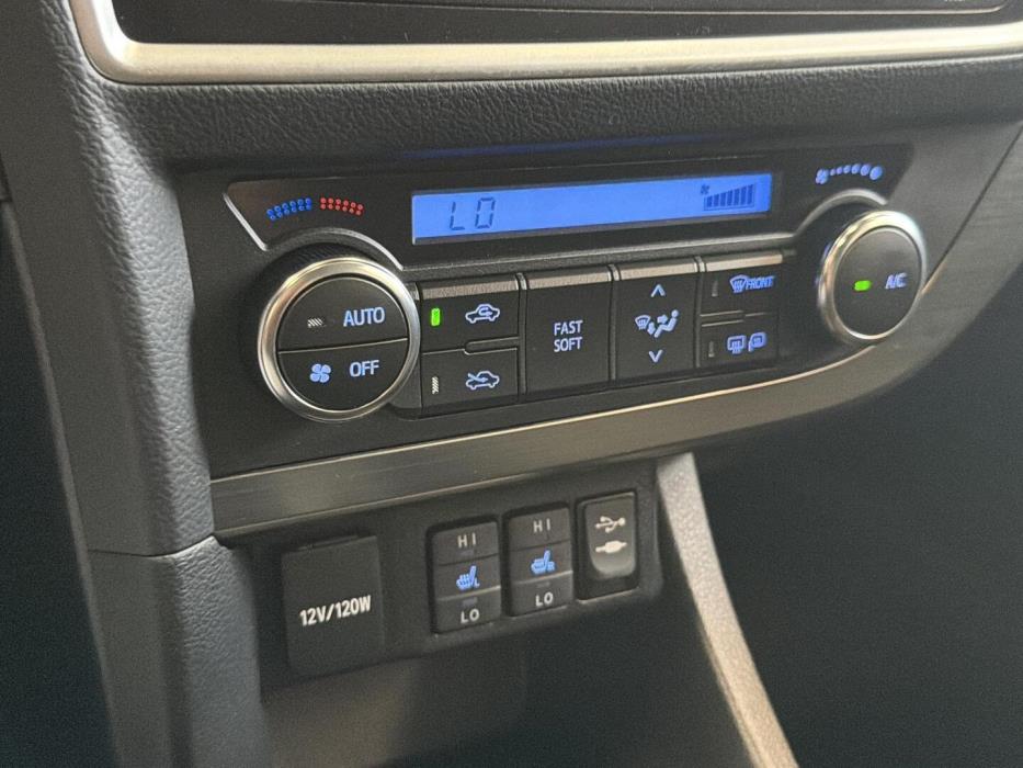 TOYOTA Auris 2013