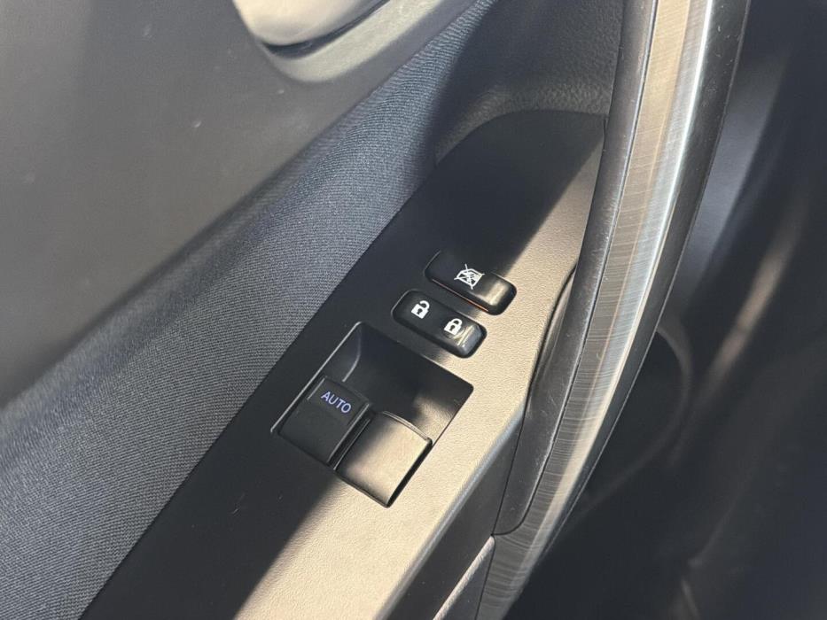 TOYOTA Auris 2013