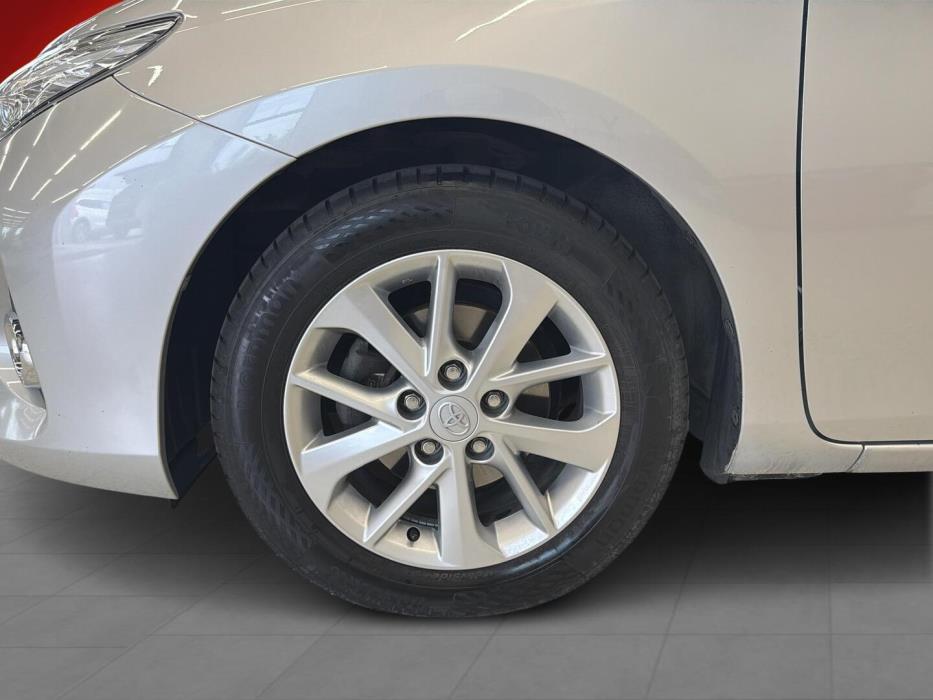 TOYOTA Auris 2013