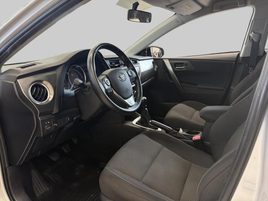TOYOTA Auris 2013