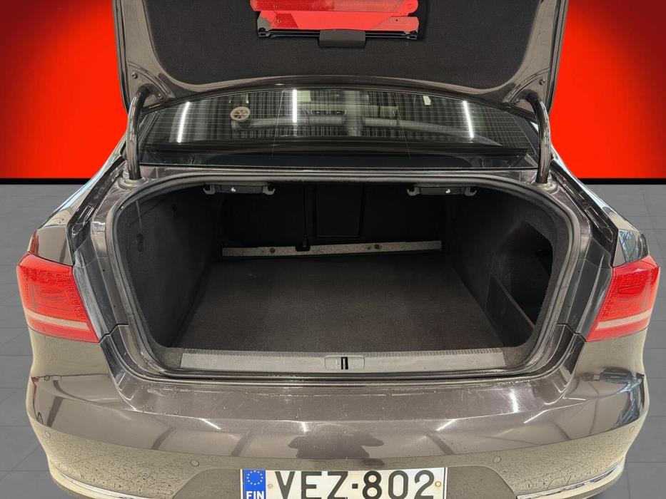 VOLKSWAGEN Passat 2011