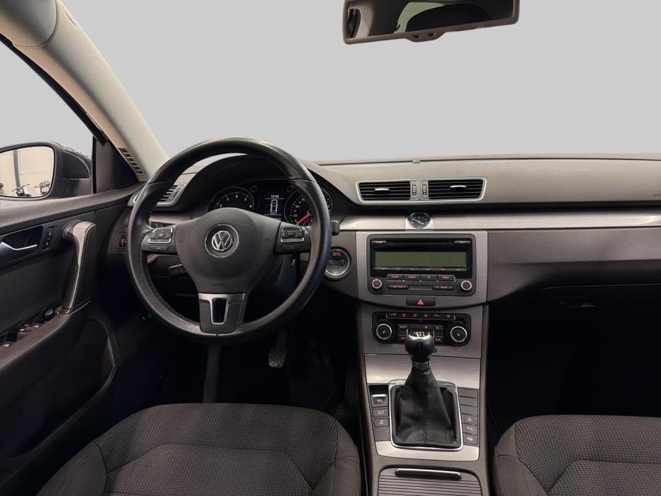 VOLKSWAGEN Passat 2011
