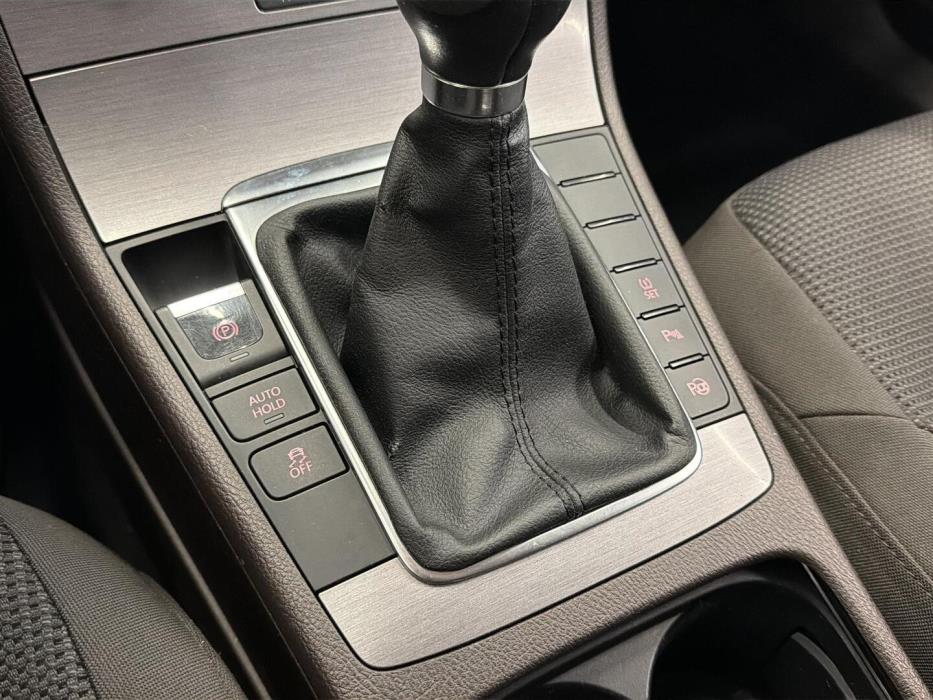 VOLKSWAGEN Passat 2011