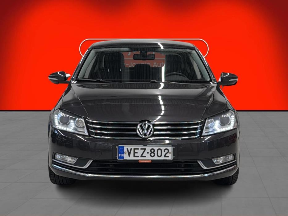 VOLKSWAGEN Passat 2011
