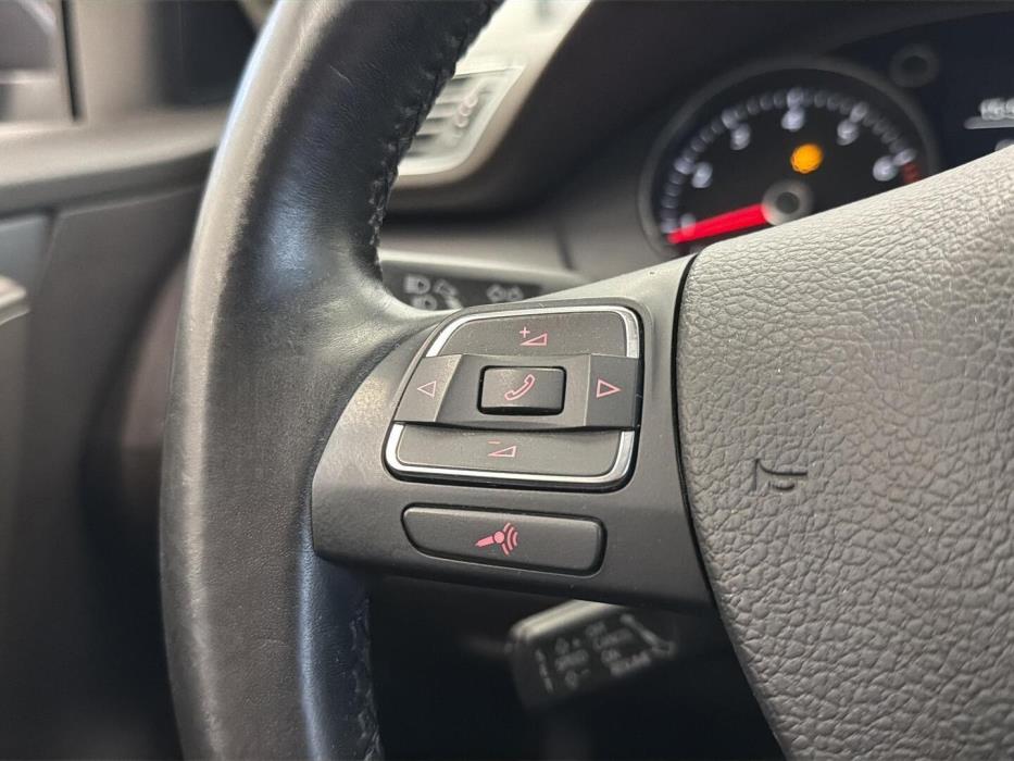 VOLKSWAGEN Passat 2011