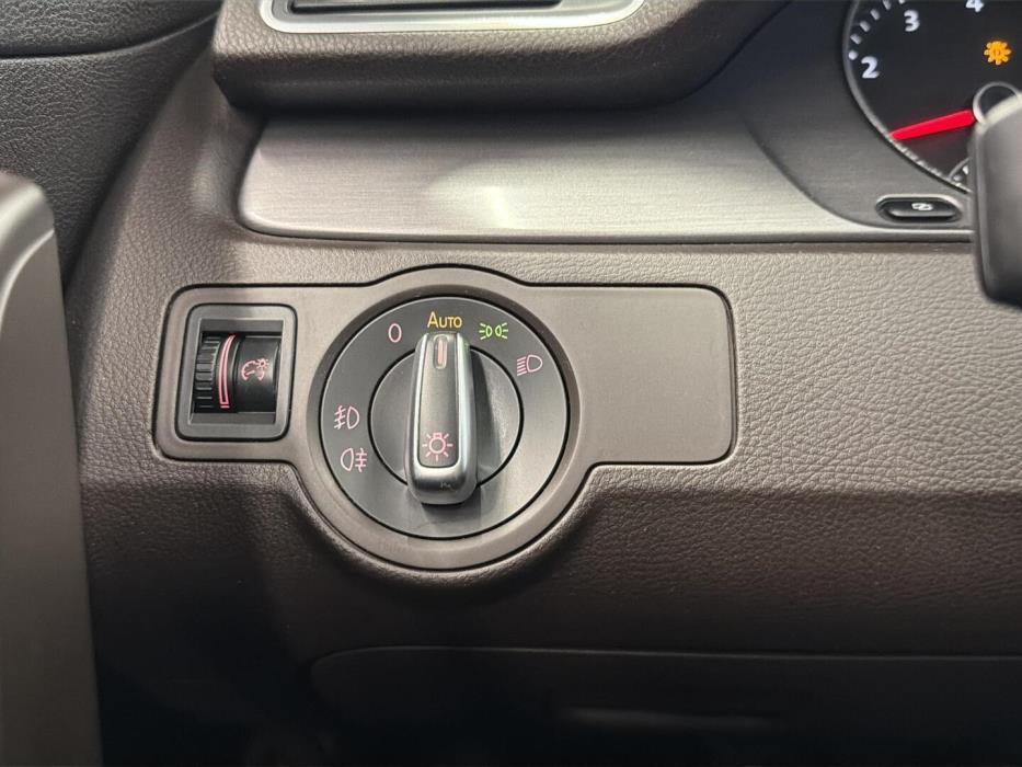 VOLKSWAGEN Passat 2011