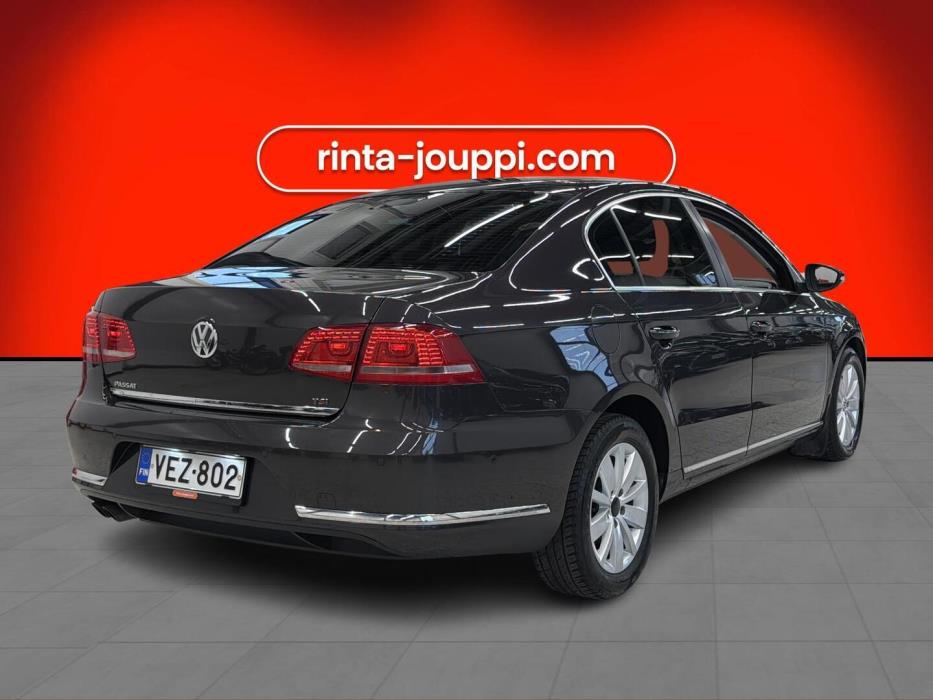 VOLKSWAGEN Passat 2011