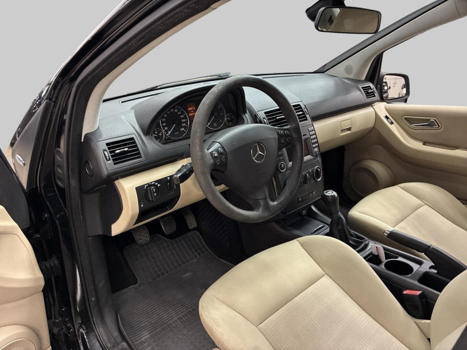 MERCEDES-BENZ A 2010