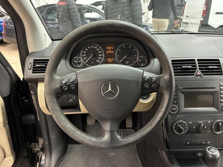 MERCEDES-BENZ A 2010