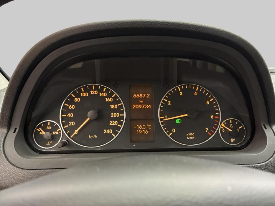 MERCEDES-BENZ A 2010