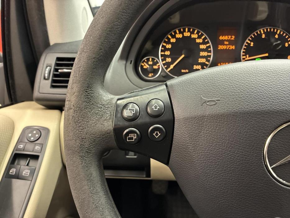 MERCEDES-BENZ A 2010