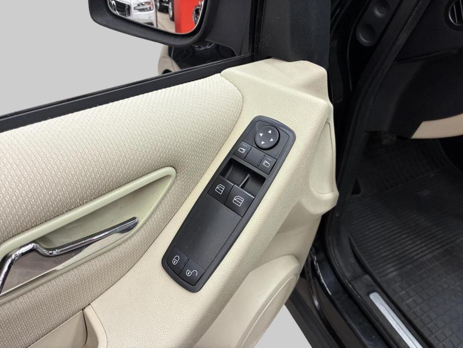 MERCEDES-BENZ A 2010