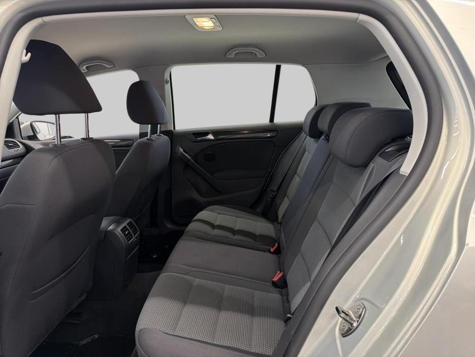 VOLKSWAGEN Golf 2012