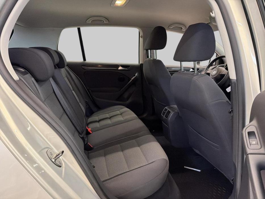 VOLKSWAGEN Golf 2012