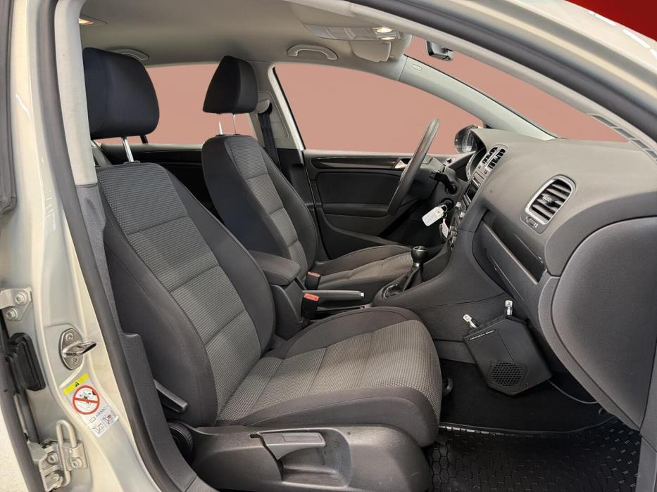 VOLKSWAGEN Golf 2012