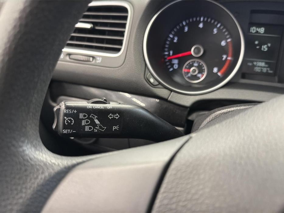 VOLKSWAGEN Golf 2012