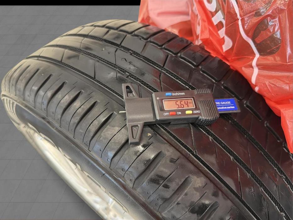 VOLKSWAGEN Golf 2012