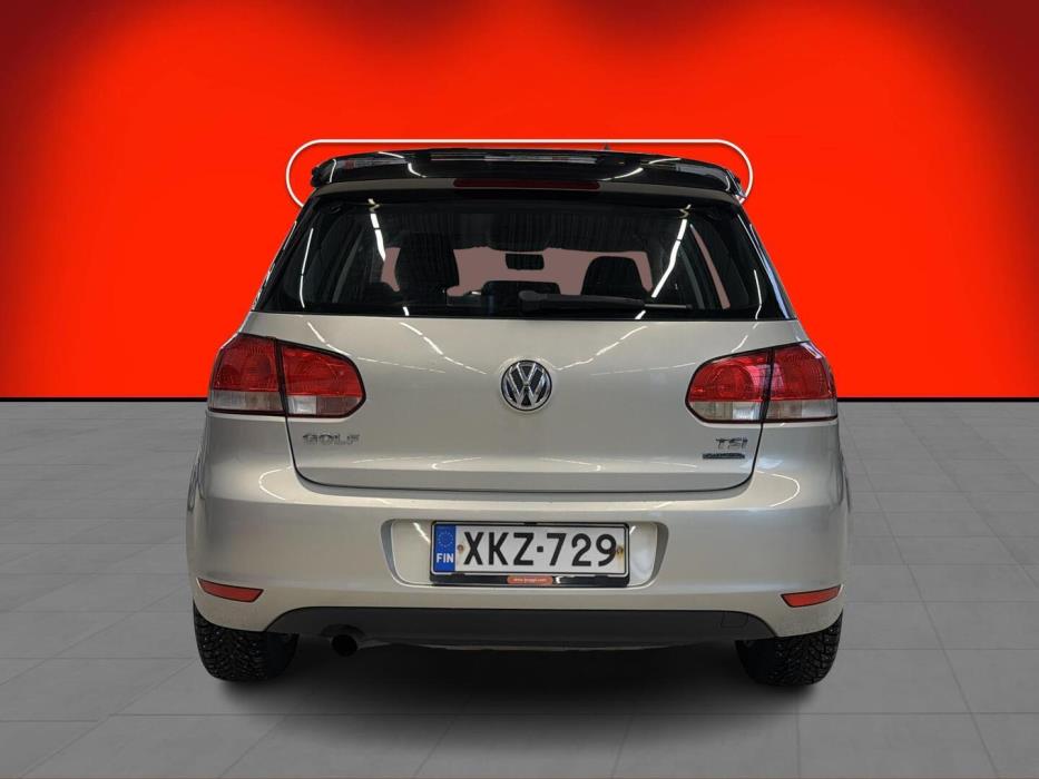 VOLKSWAGEN Golf 2012