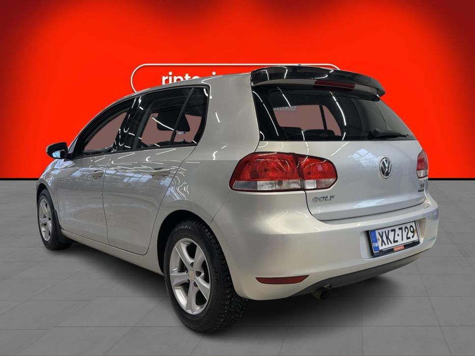 VOLKSWAGEN Golf 2012