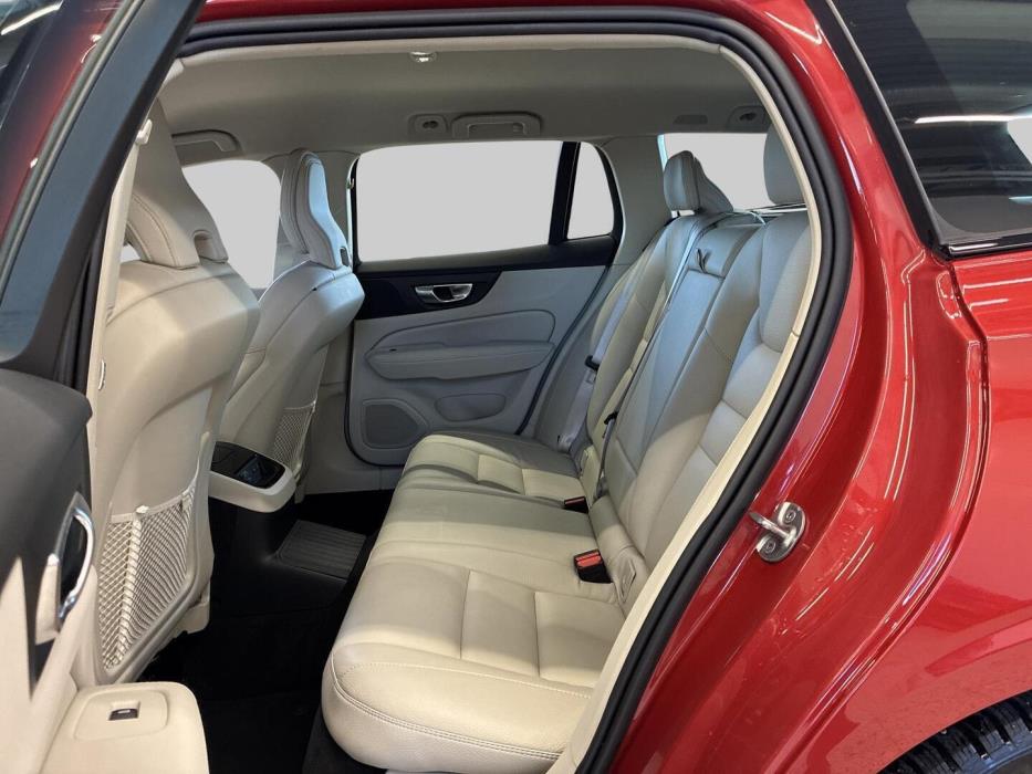 VOLVO V60 2023