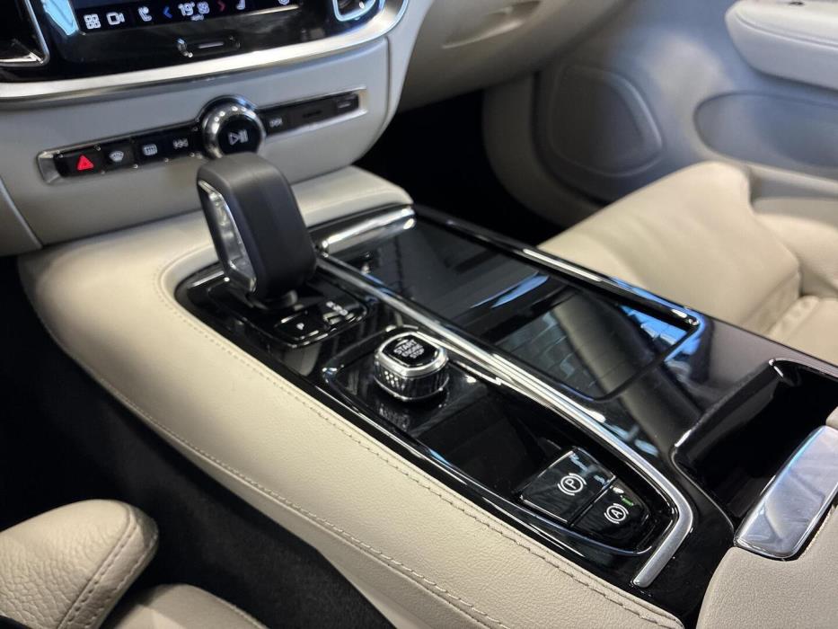 VOLVO V60 2023