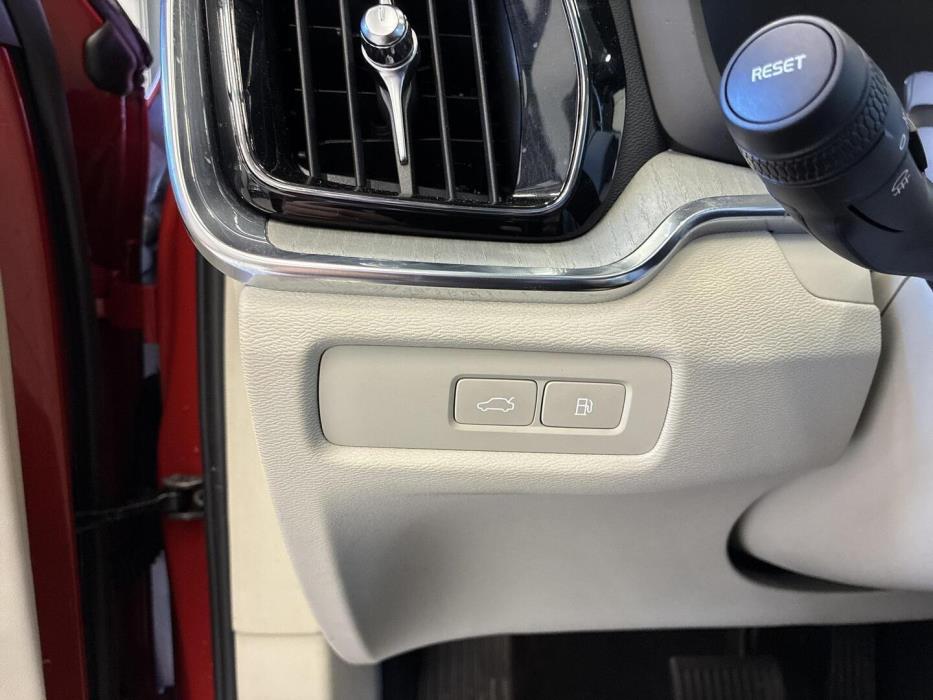 VOLVO V60 2023