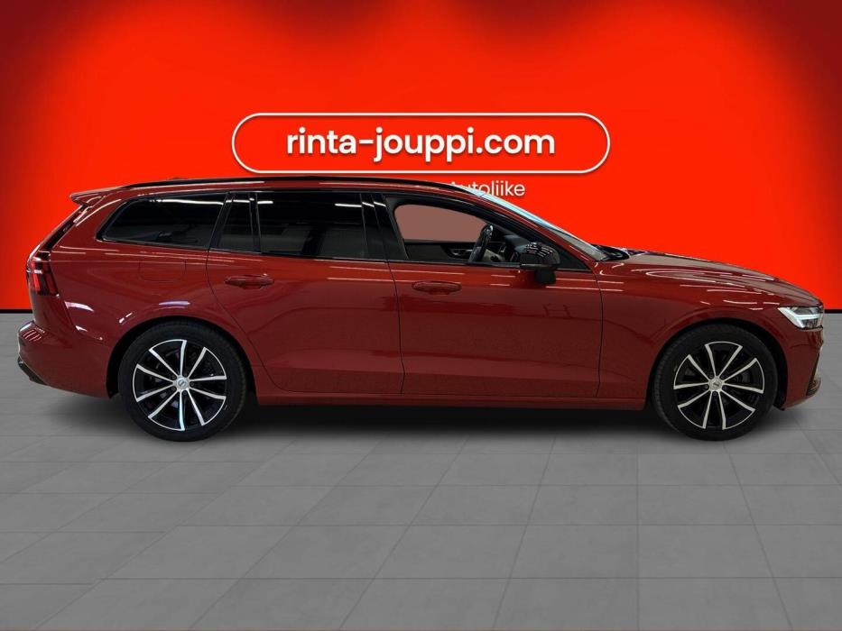 VOLVO V60 2023