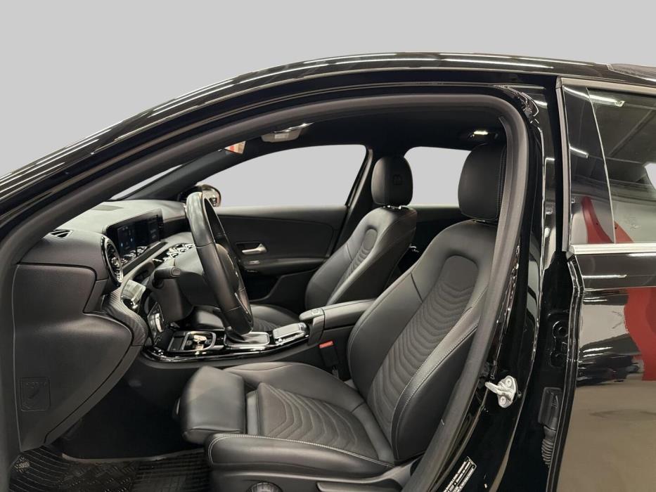 MERCEDES-BENZ A 2020