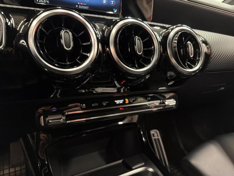 MERCEDES-BENZ A 2020