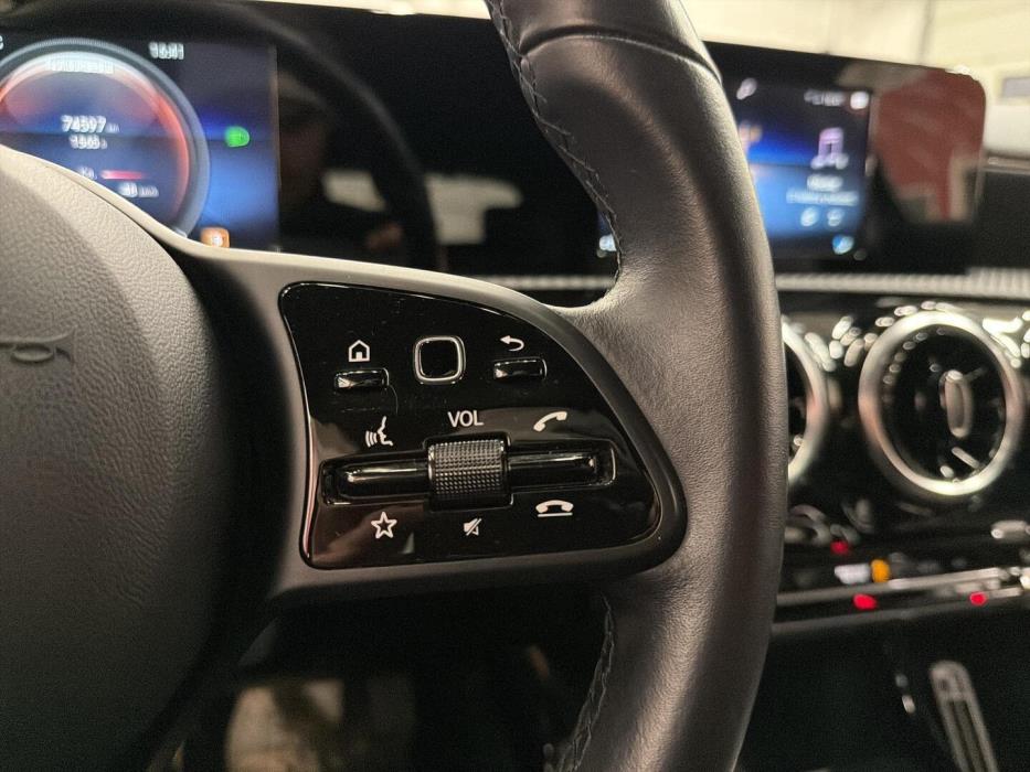 MERCEDES-BENZ A 2020