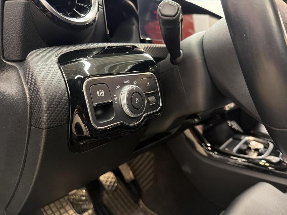 MERCEDES-BENZ A 2020