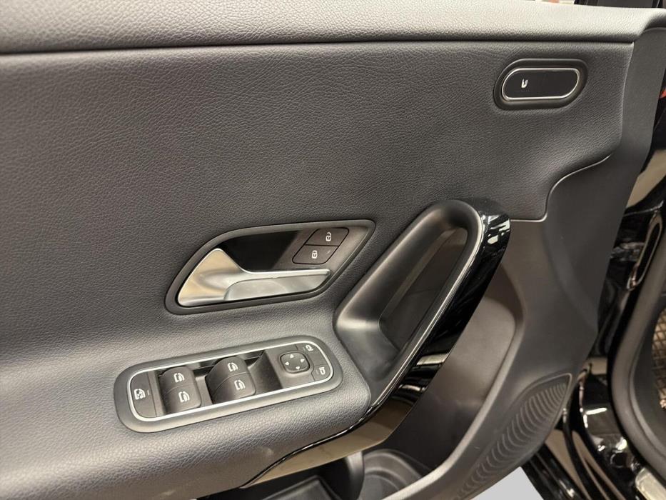 MERCEDES-BENZ A 2020