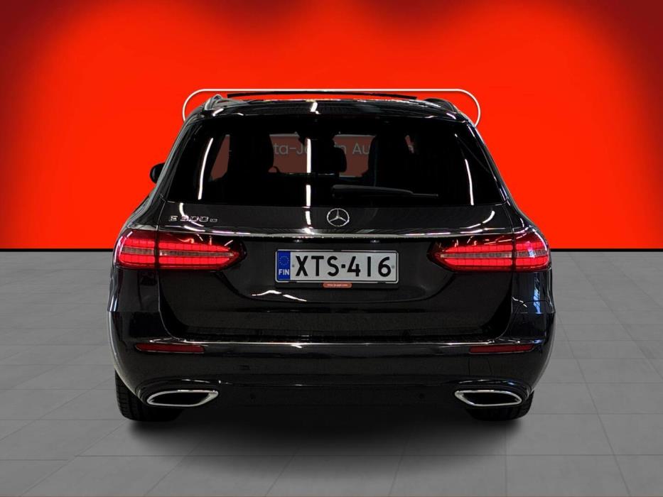 MERCEDES-BENZ E 2023