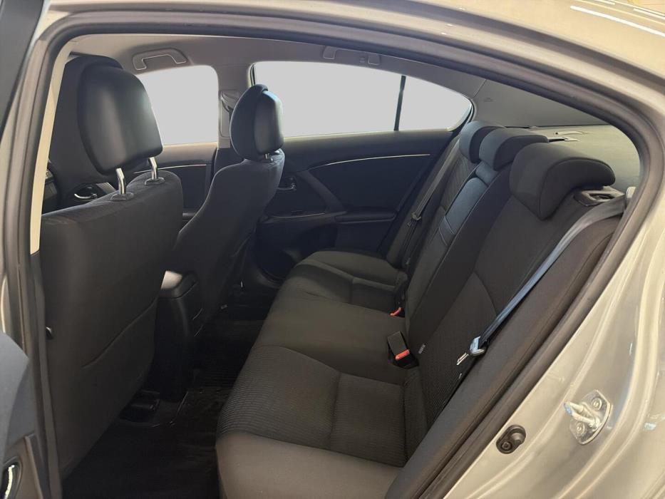 TOYOTA Avensis 2010