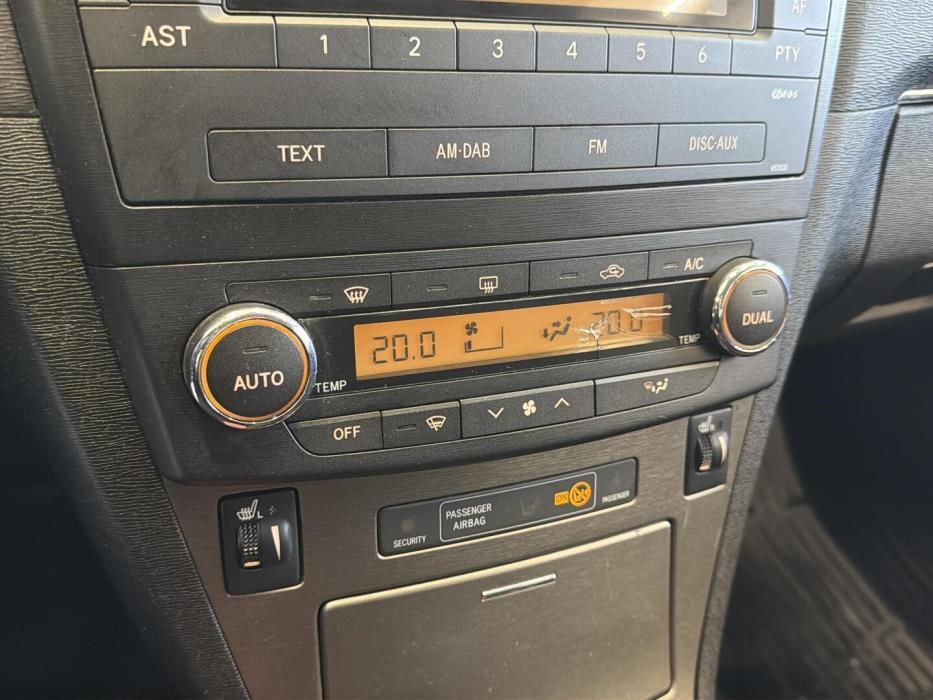 TOYOTA Avensis 2010