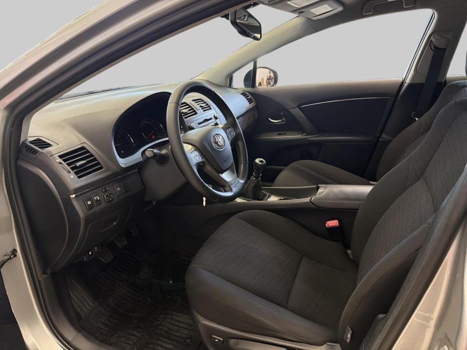 TOYOTA Avensis 2010