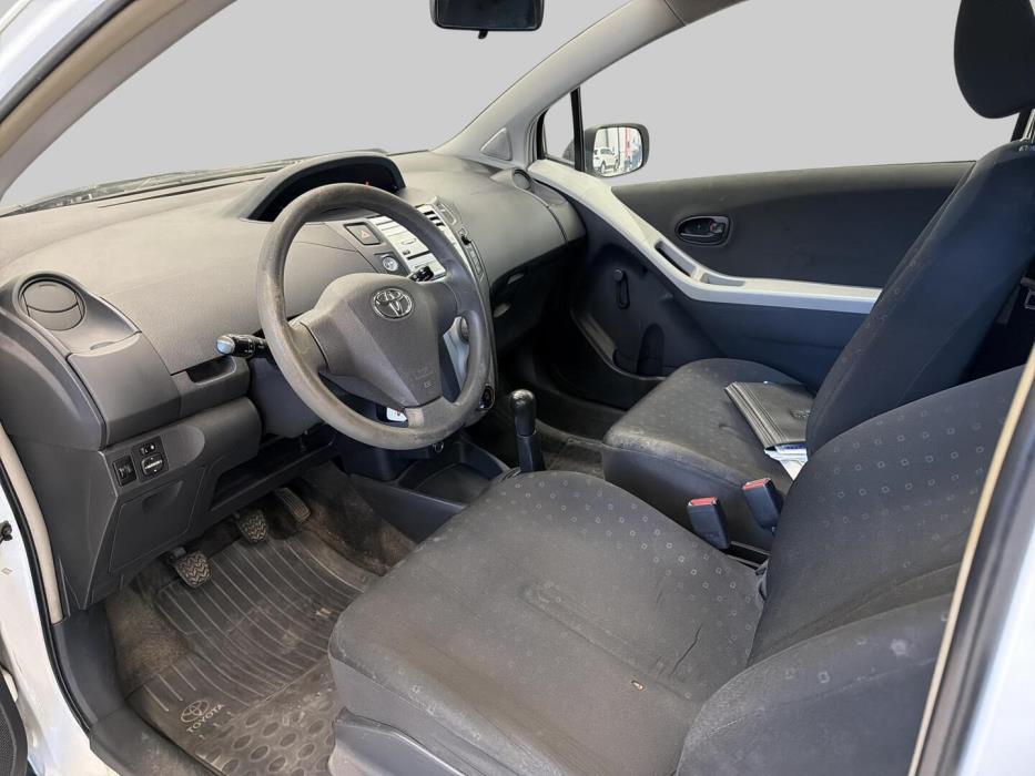 TOYOTA Yaris 2006