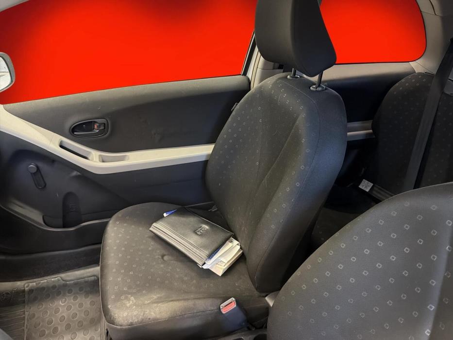 TOYOTA Yaris 2006