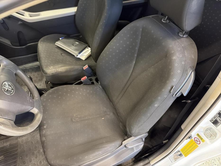 TOYOTA Yaris 2006