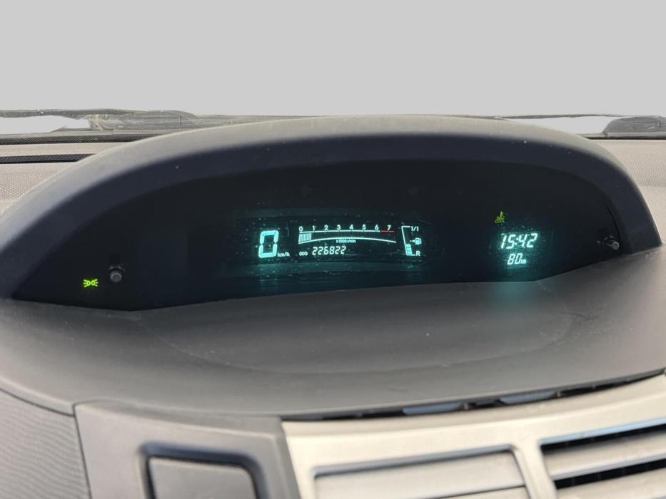 TOYOTA Yaris 2006