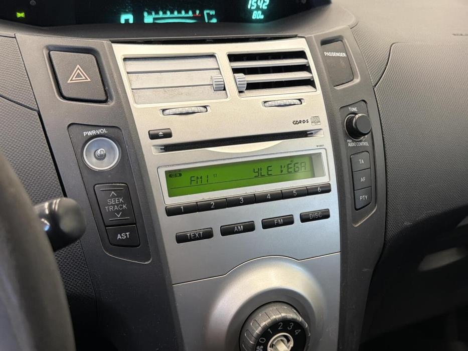 TOYOTA Yaris 2006