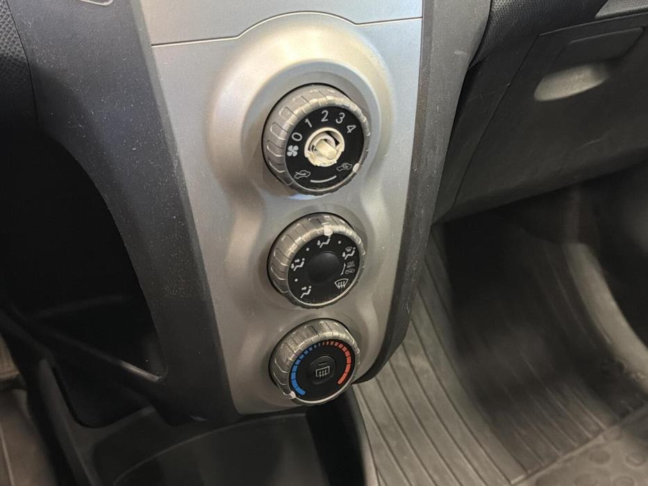 TOYOTA Yaris 2006